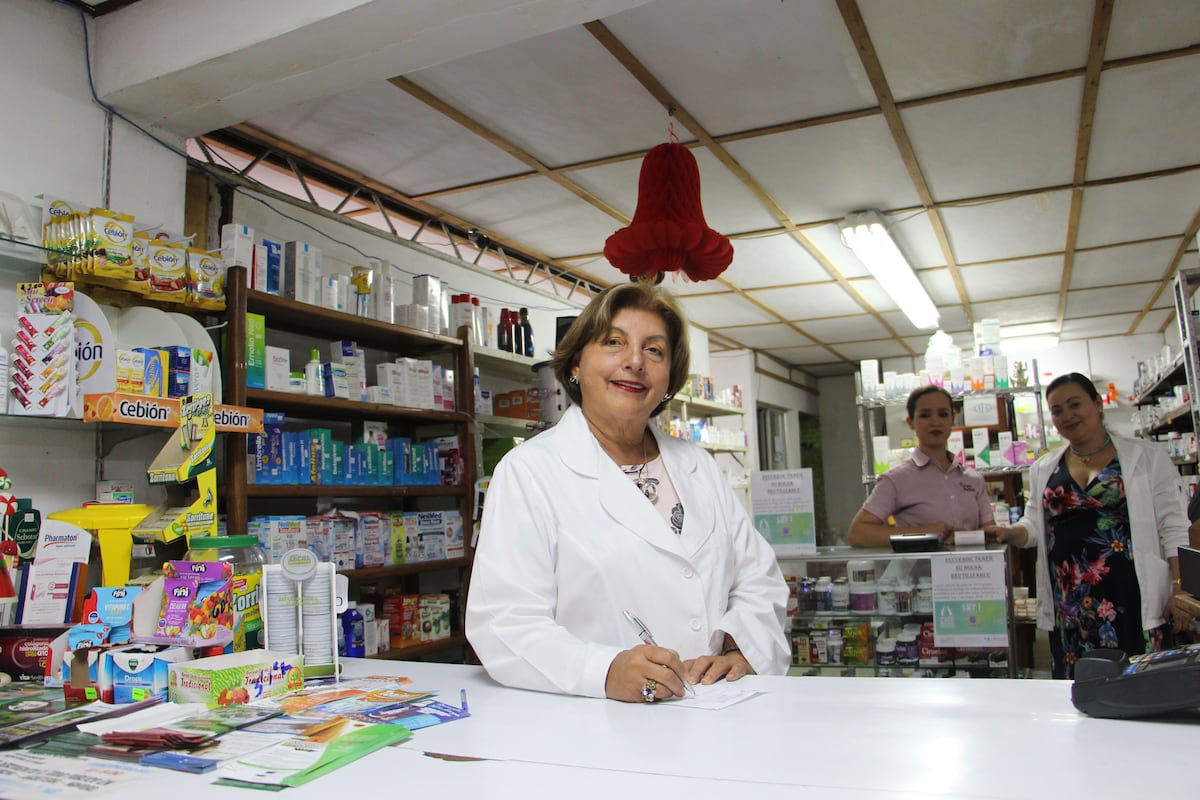 Farmacia Don Bosco cumple 40 años en Volcán