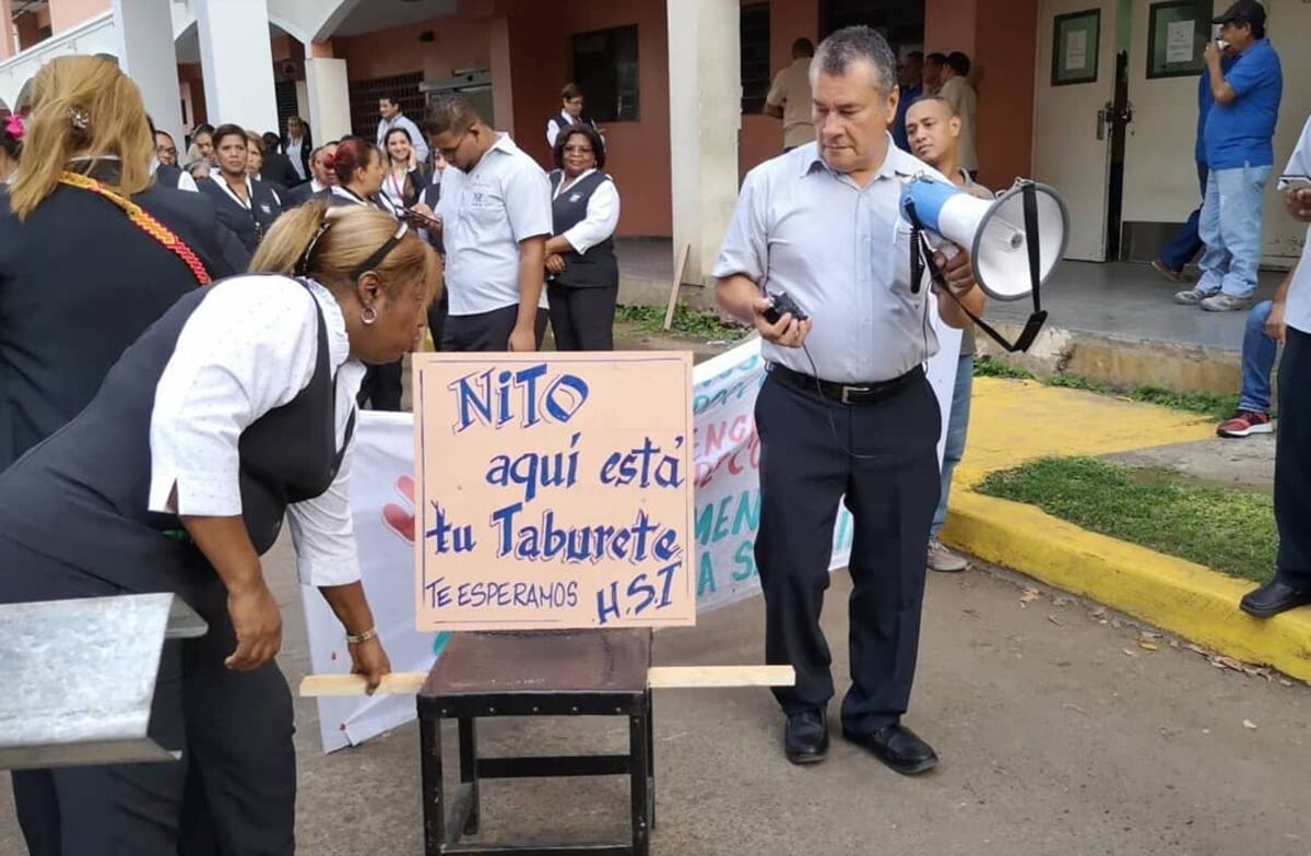 Le sacan su taburete a Nito Cortizo rapidito. Trabajadores del Santo Tomás denuncian vivezas. Video