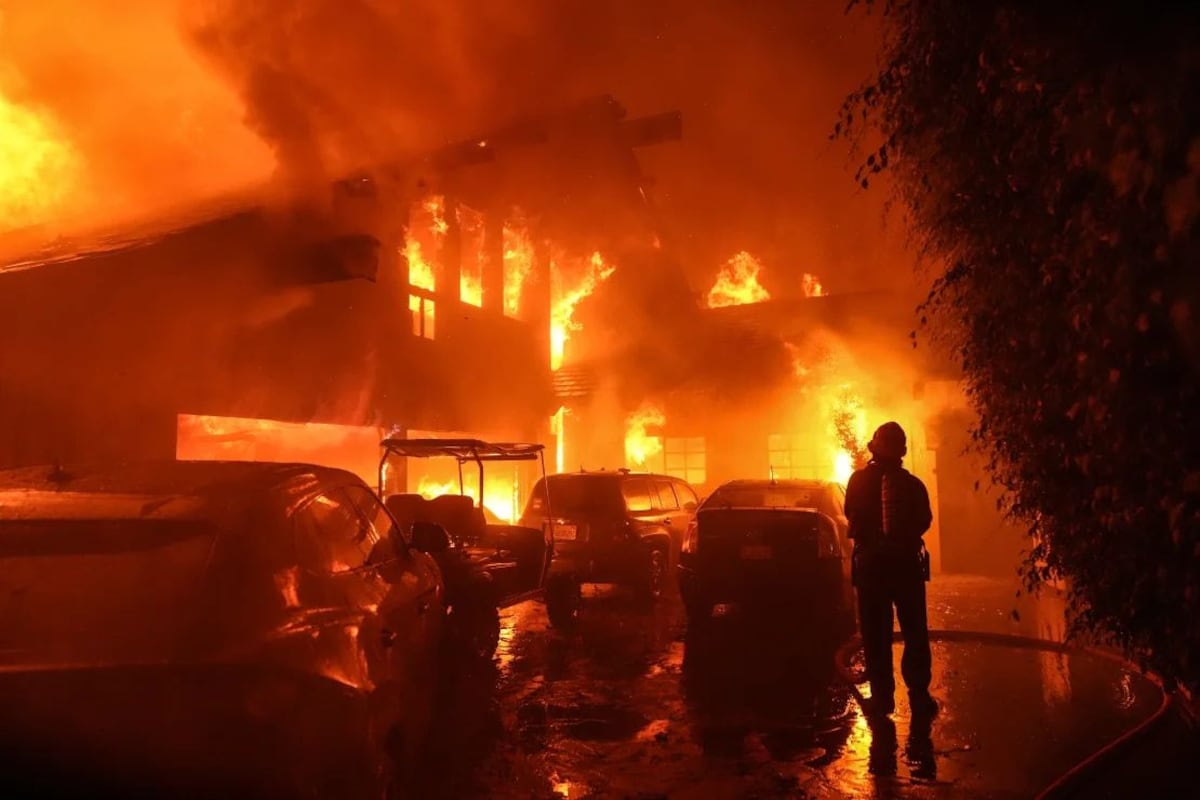 Malibú arde:  Miles de evacuados por el voraz incendio ‘Franklin’