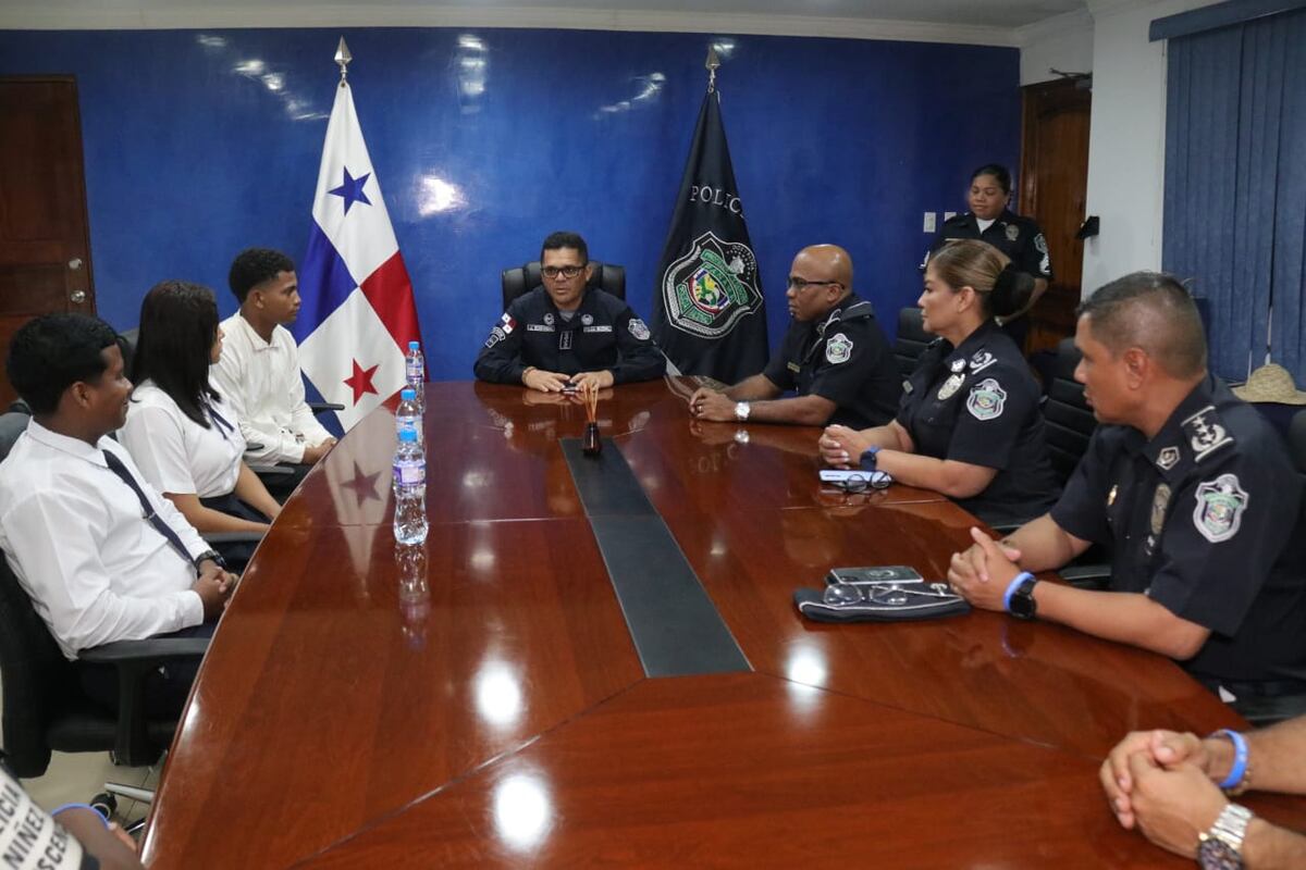 Reconocen el heroísmo de tres estudiantes por salvar la vida de “Estrella”