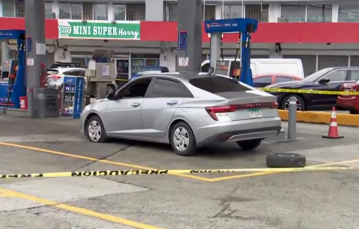 ‘Dondo’, señalado como cabecilla de ‘Los BB’ se bajó por unas herramientas para arreglar una llanta ‘flat’ y su auto recibió más de 40 disparos +VIDEOS