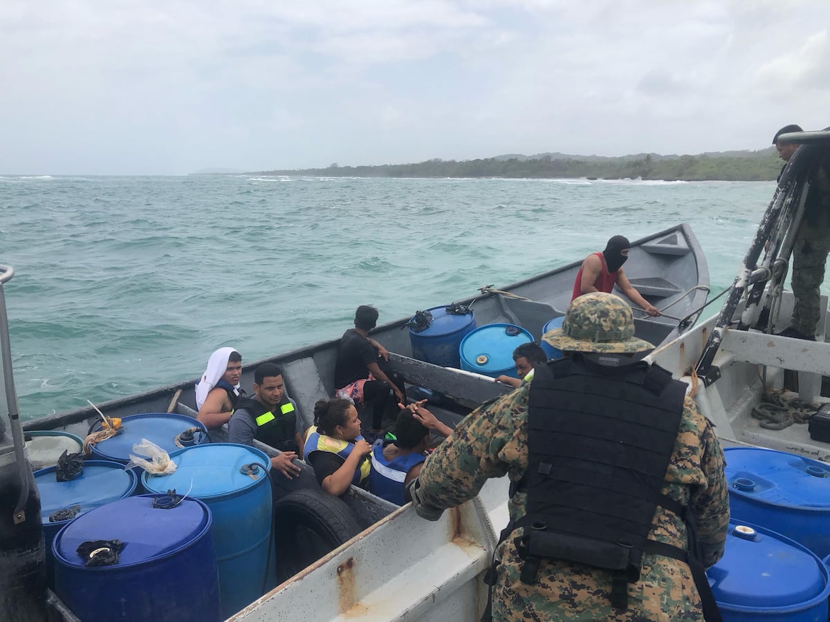 Bote que transportaba migrantes naufraga en Guna Yala