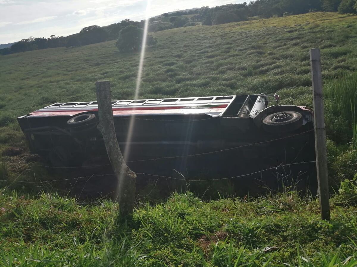 Bus se vuelca en La Chorrera