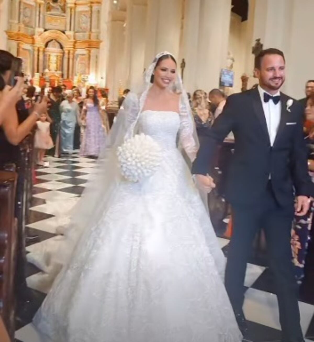 La boda de ella. Así como lo soñó, la exMiss Panamá, Sheldry Sáez, dio el sí ahora ante Dios. +Fotos +Video