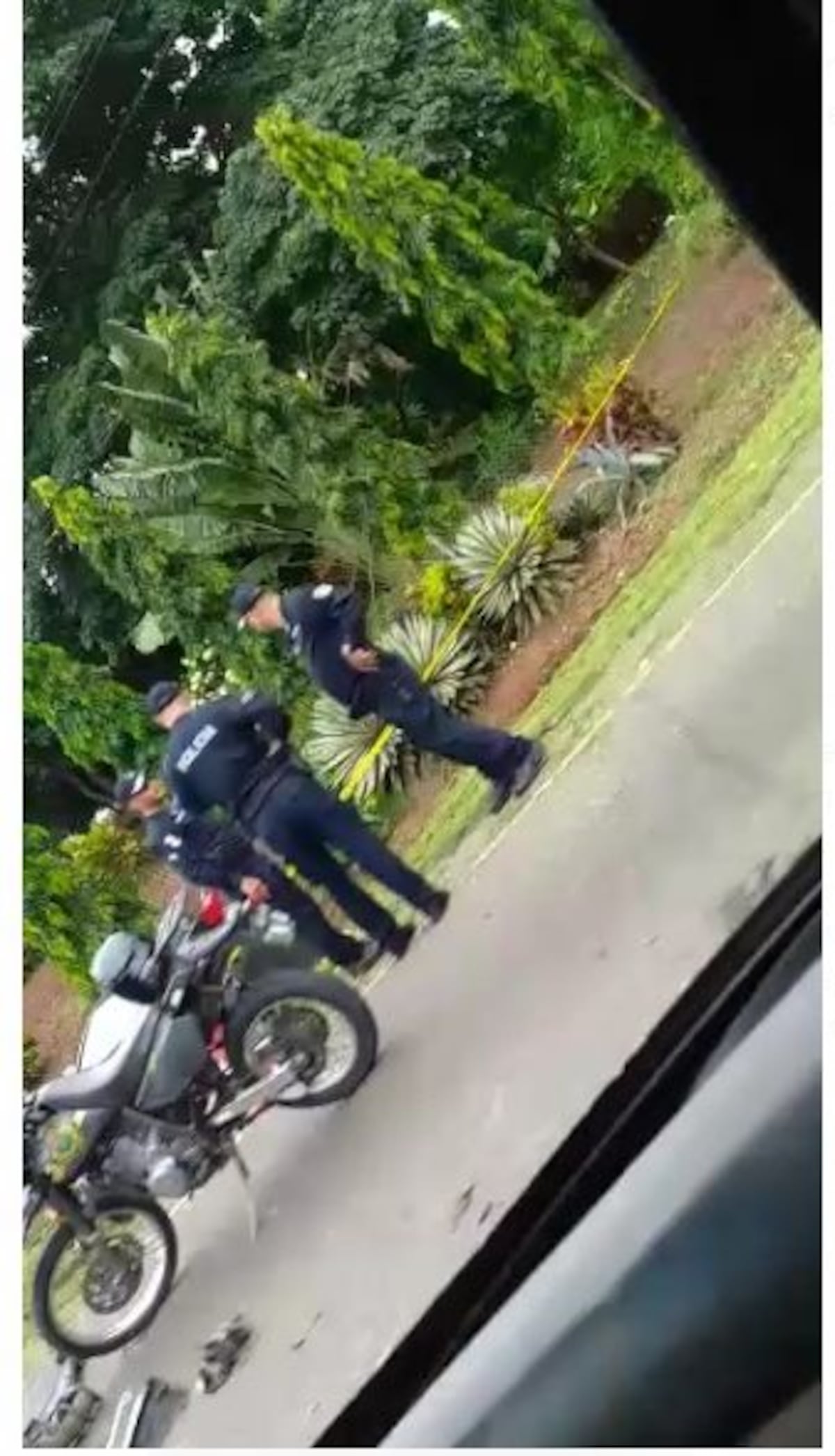 Robo en Albrook Mall. Se llevan un auto, le montan persecución impresionante. Atropellan a dos linces. Video