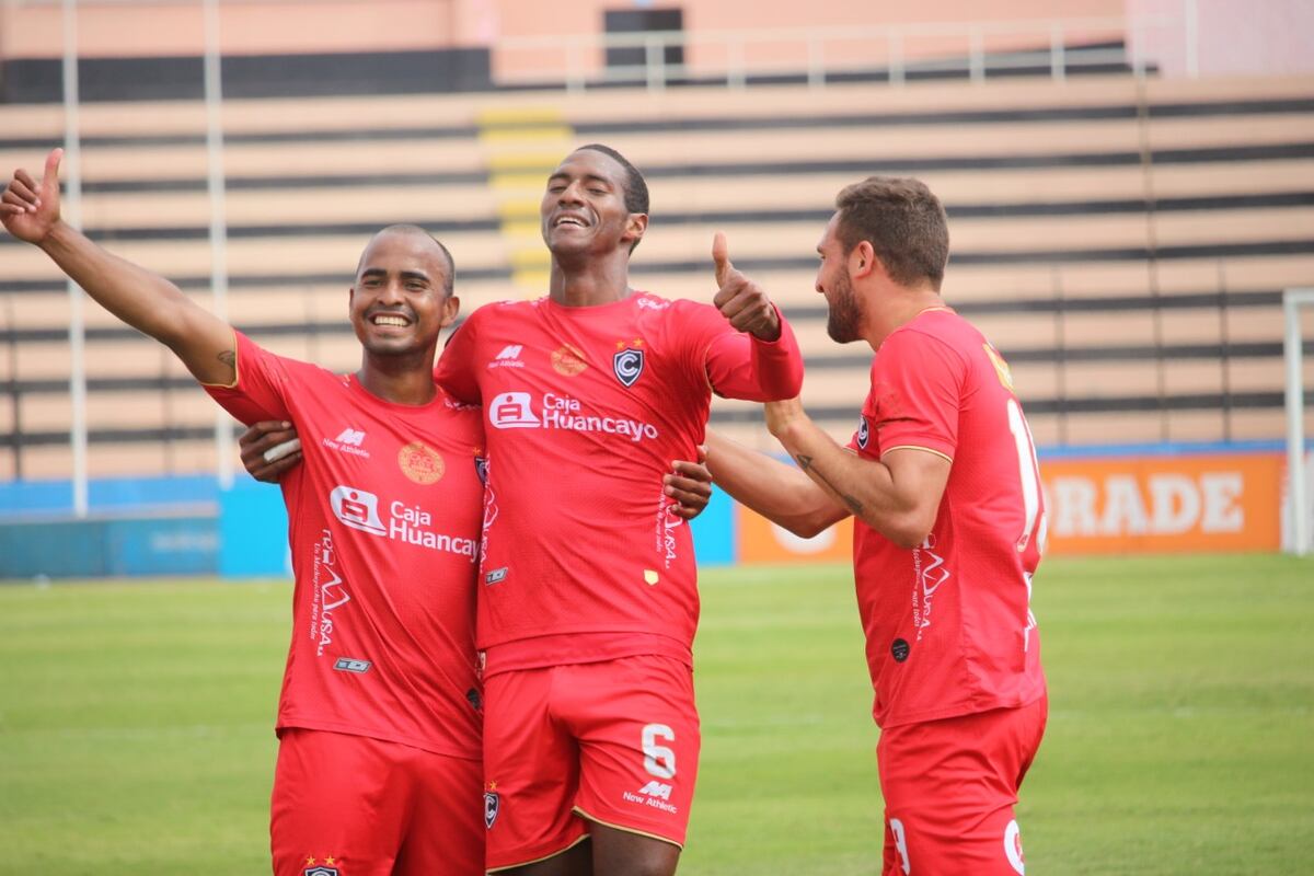 Sigue encendido. Panameño Abdiel Ayarza marca dos goles más en Perú