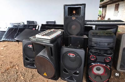 UNA METRA NO CABE EN .... Familiar señala presunta red en La Joyita: cobrarían 300 por celular y hasta 5 mil por arma +Video