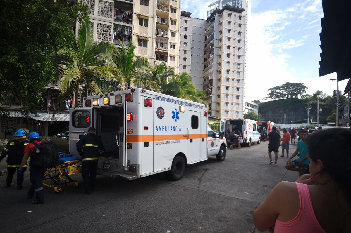 Incendio en edificio de Los Libertadores. Un herido. Videos