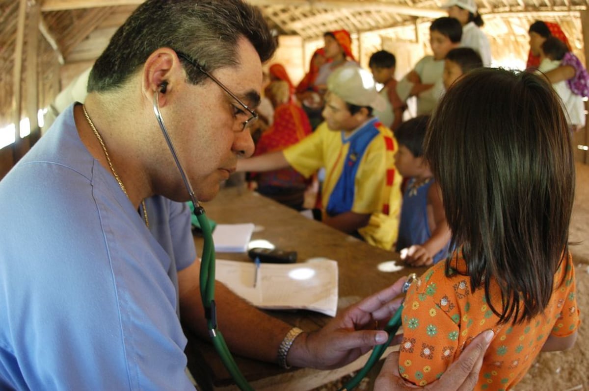 Ejecutivo invertirá hasta $528 mil en promotores de salud y médicos