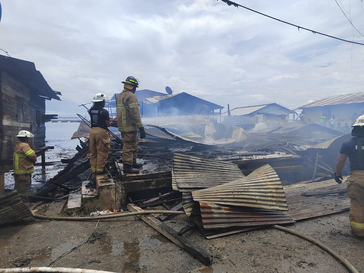 Una menor muere en medio de un voraz incendio. Video