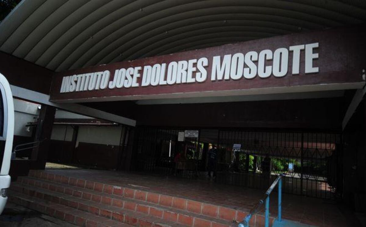 El Moscote no tiene clases este lunes, llevan ocho días en paro