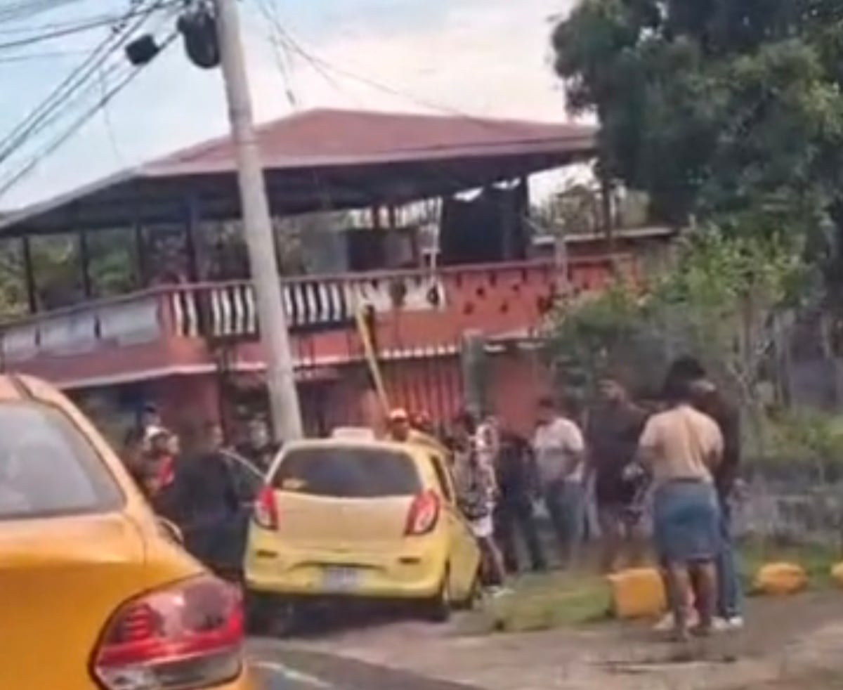 Emboscada en medio del tranque: ráfaga de balas contra taxi deja dos muertos + VIDEO