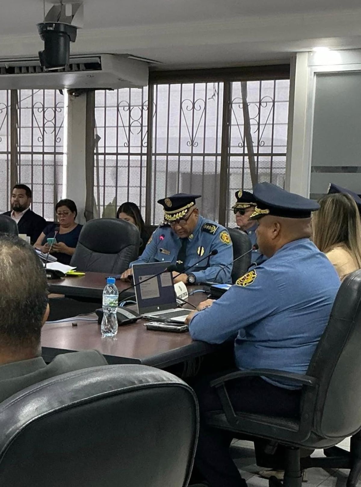 Viene el Chen Chen: Camisas rojas tendrán bono de $200 antes de que termine el año