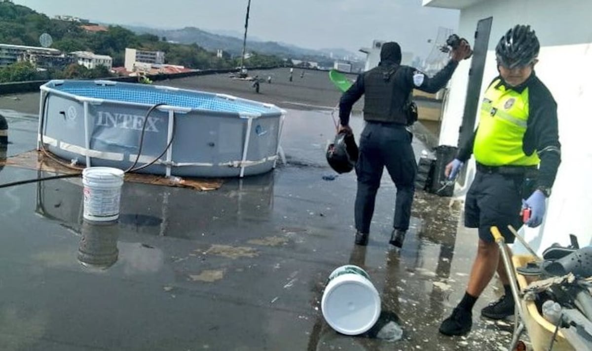 Piscina marginal y cervezas. Arman tremenda fiesta en la azotea de ‘multi’ de Patio Pinel. Video