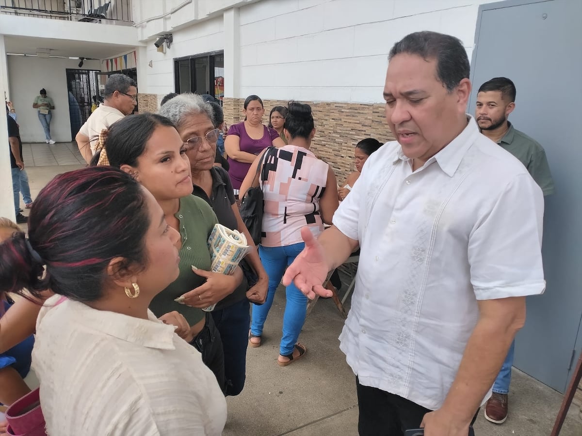 Lotería Nacional realiza inspección sorpresa a comercios y billartetos en Santiago de Veraguas