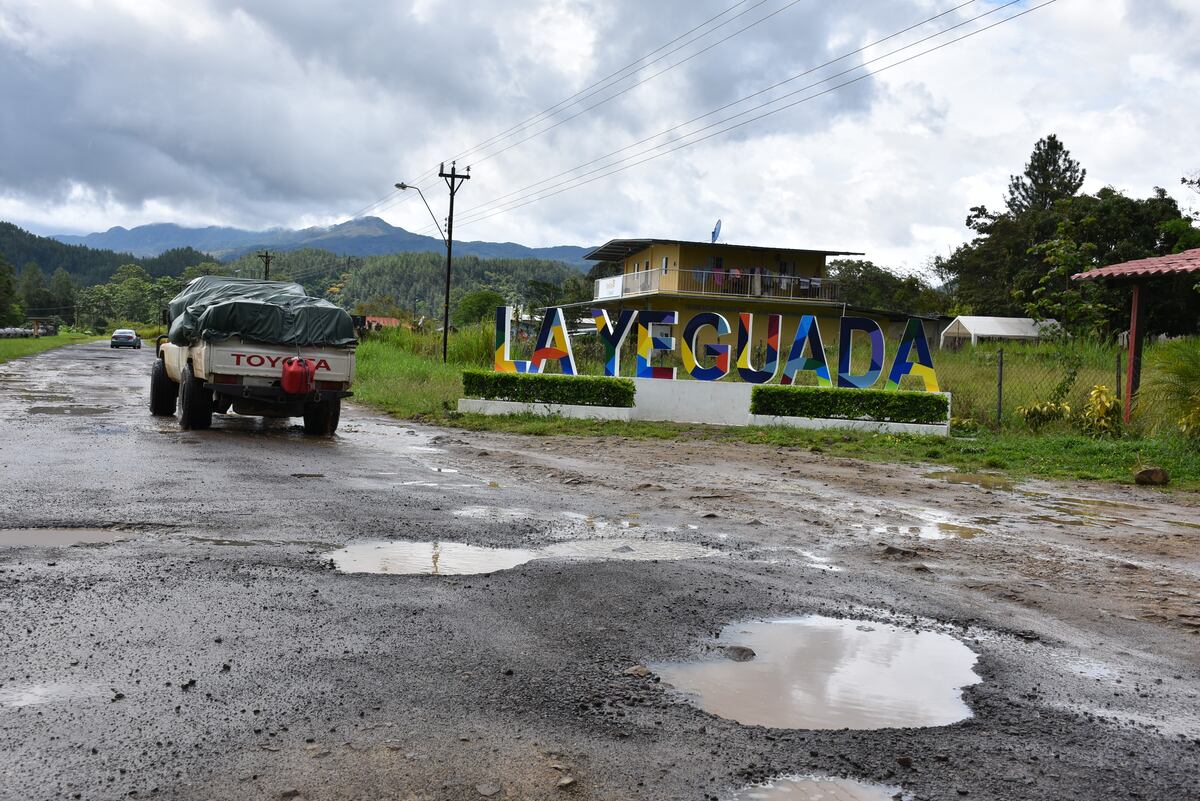 Destruida. Carretera turística La Yeguada