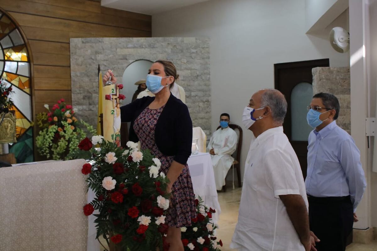 En plena cuarentena total este domingo, Monseñor invita a periodistas a capilla y le caen en redes