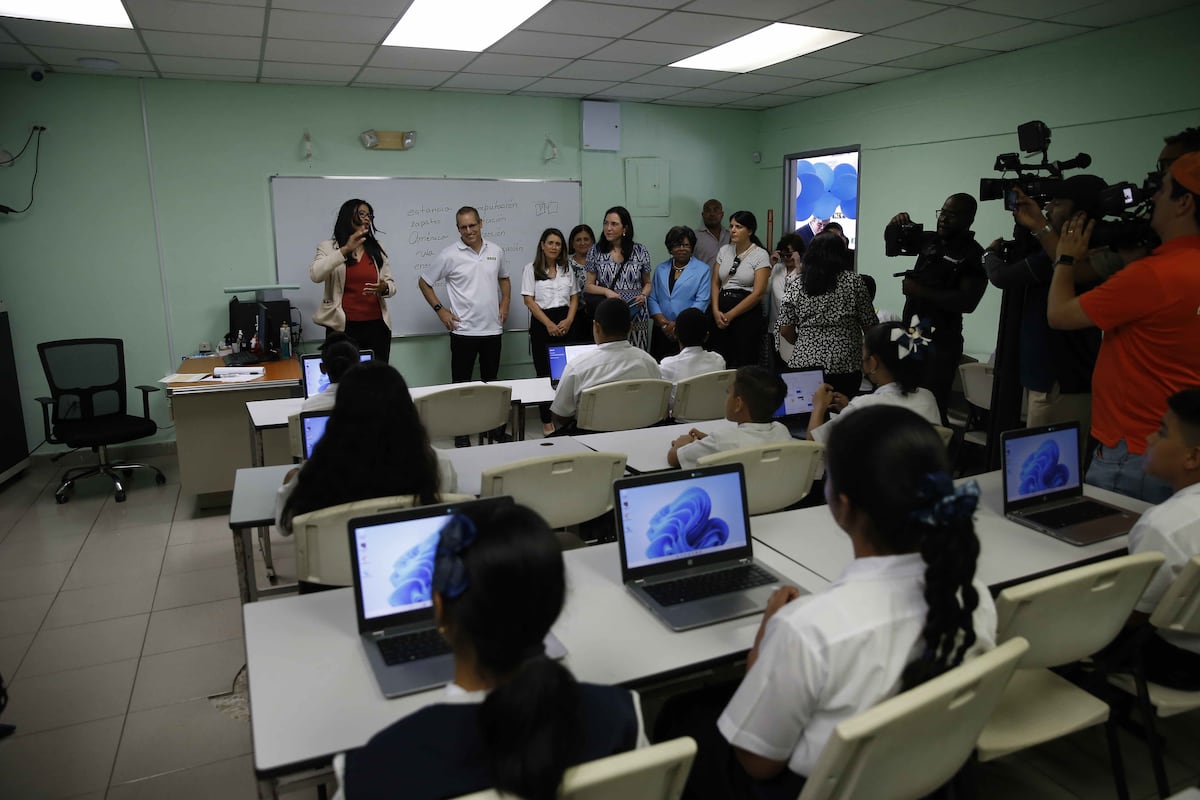 Celebran sus 75 años con estudiantes de la escuela Estado de Israel