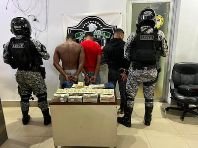 Alerta por robo en Frangipani termina con tres aprehendidos y una gran cantidad de dinero incautada