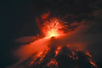 Volcán de Fuego despierta: evacúan dos comunidades en Sacatepéquez por flujos piroclásticos y ceniza