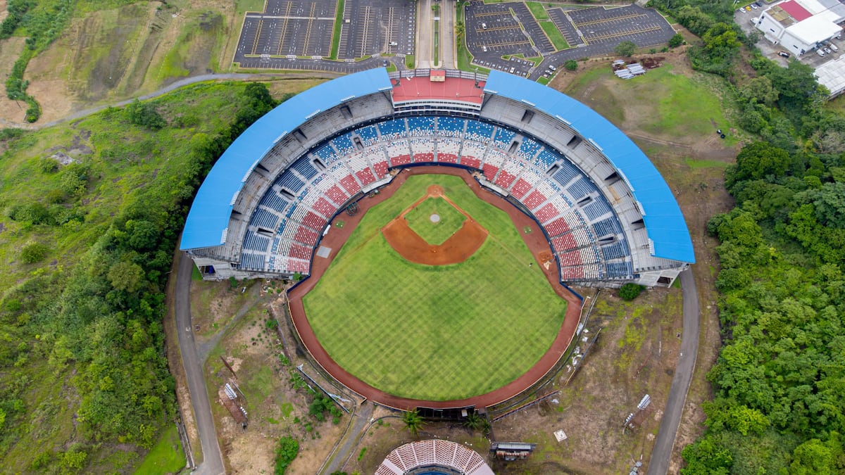 Estadio Rod Carew ya tiene techo completamente renovado