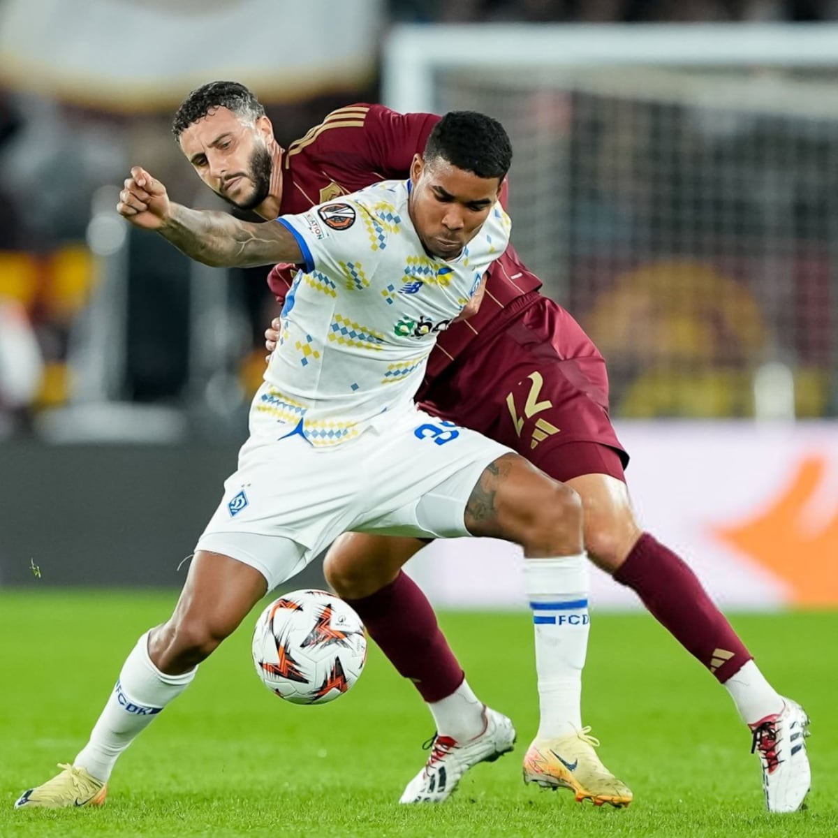 Eduardo Guerrero aporta ofensiva, pero el Dinamo cae ante la Roma 