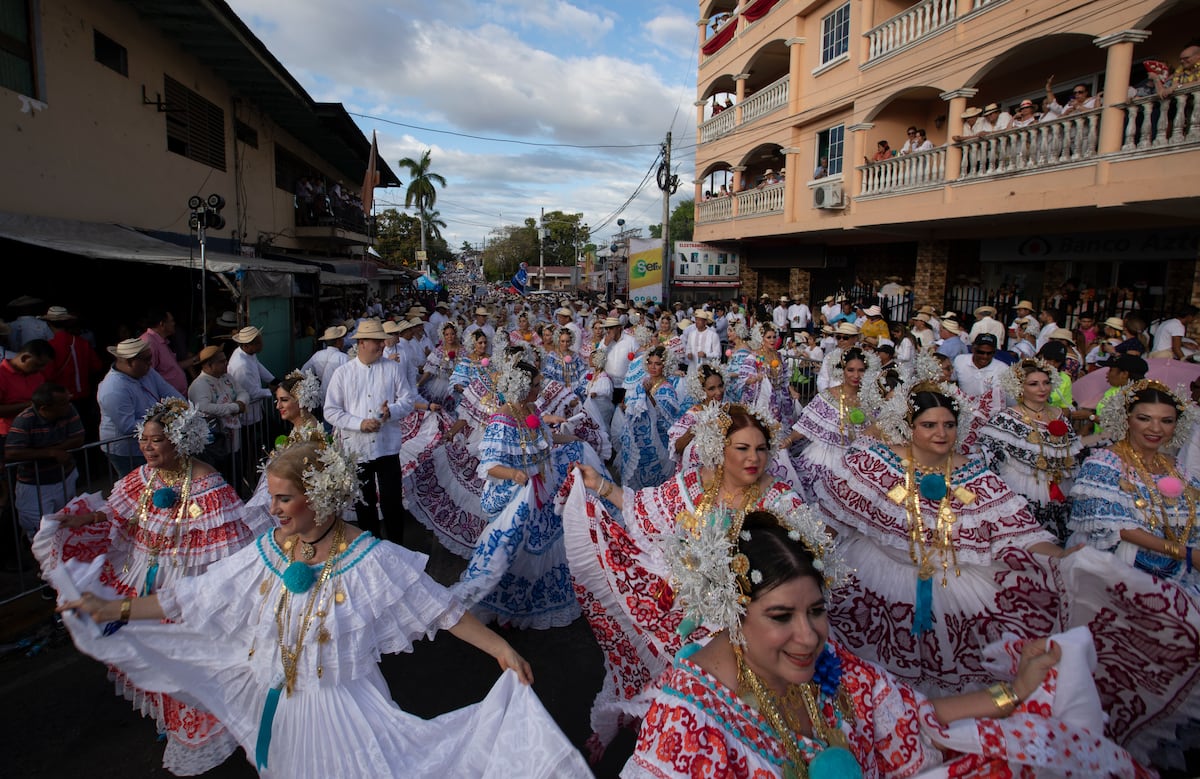 Le sale competencia al Desfile de las Mil Polleras