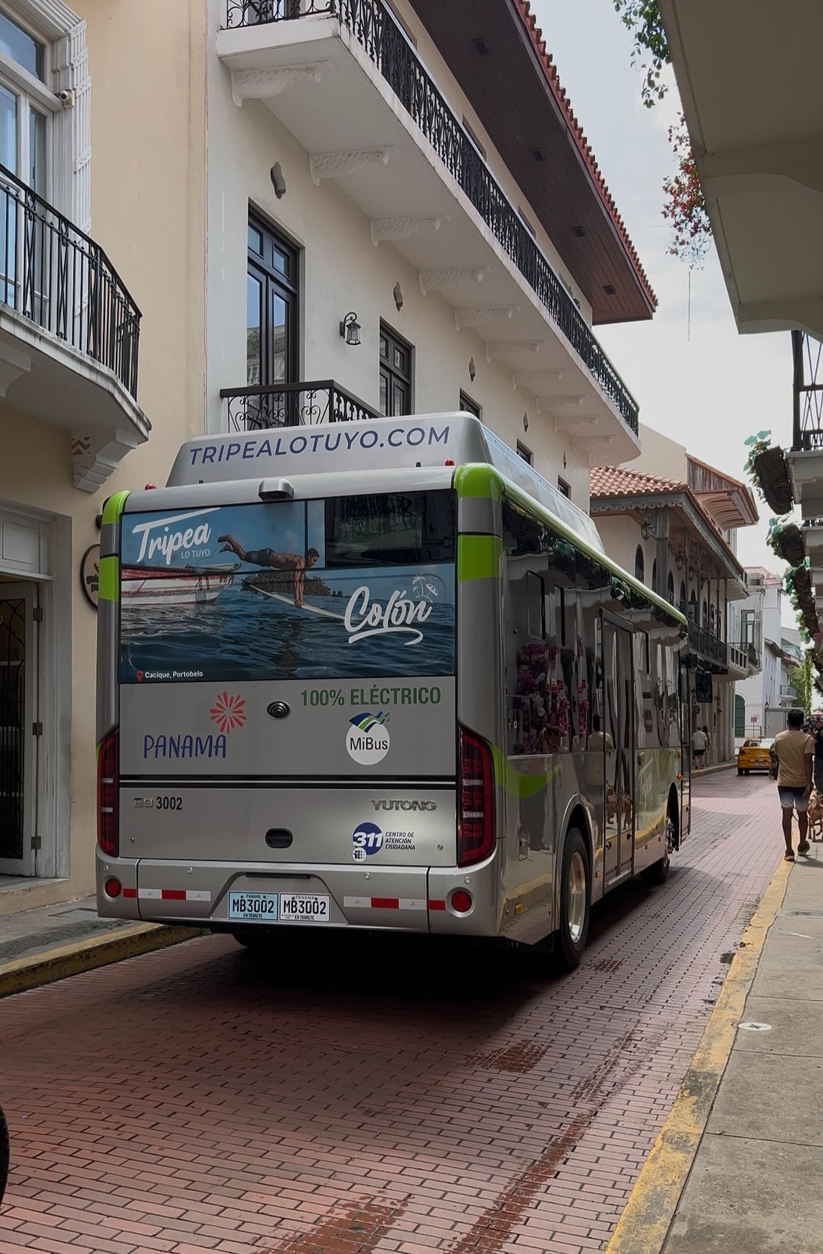 Hasta 60 pasajeros y WiFi: MiBus pone a rodar la ‘Ruta Verde’ con cinco buses eléctricos que ya conectan 5 de Mayo con Casco Antiguo