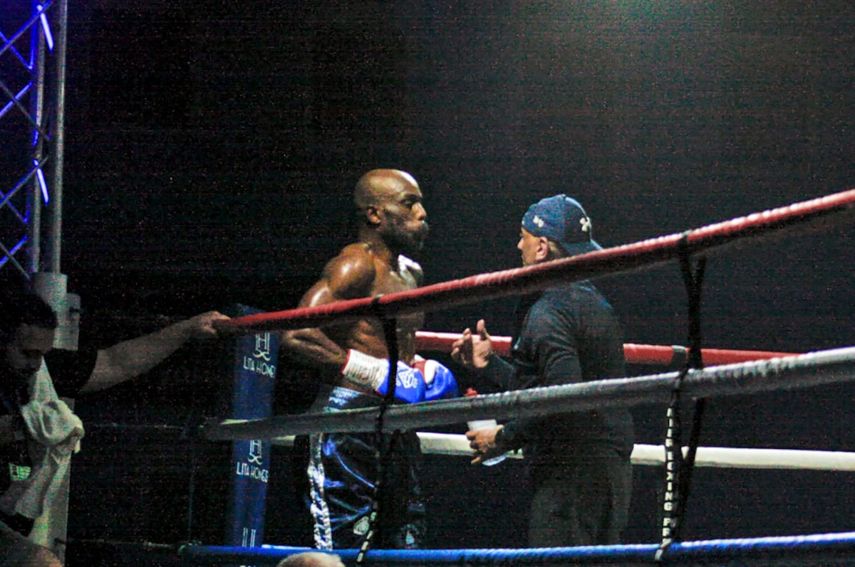 Desgarradora noticia en el Boxeo con la muerte de Sherif Lawal en su debut profesional