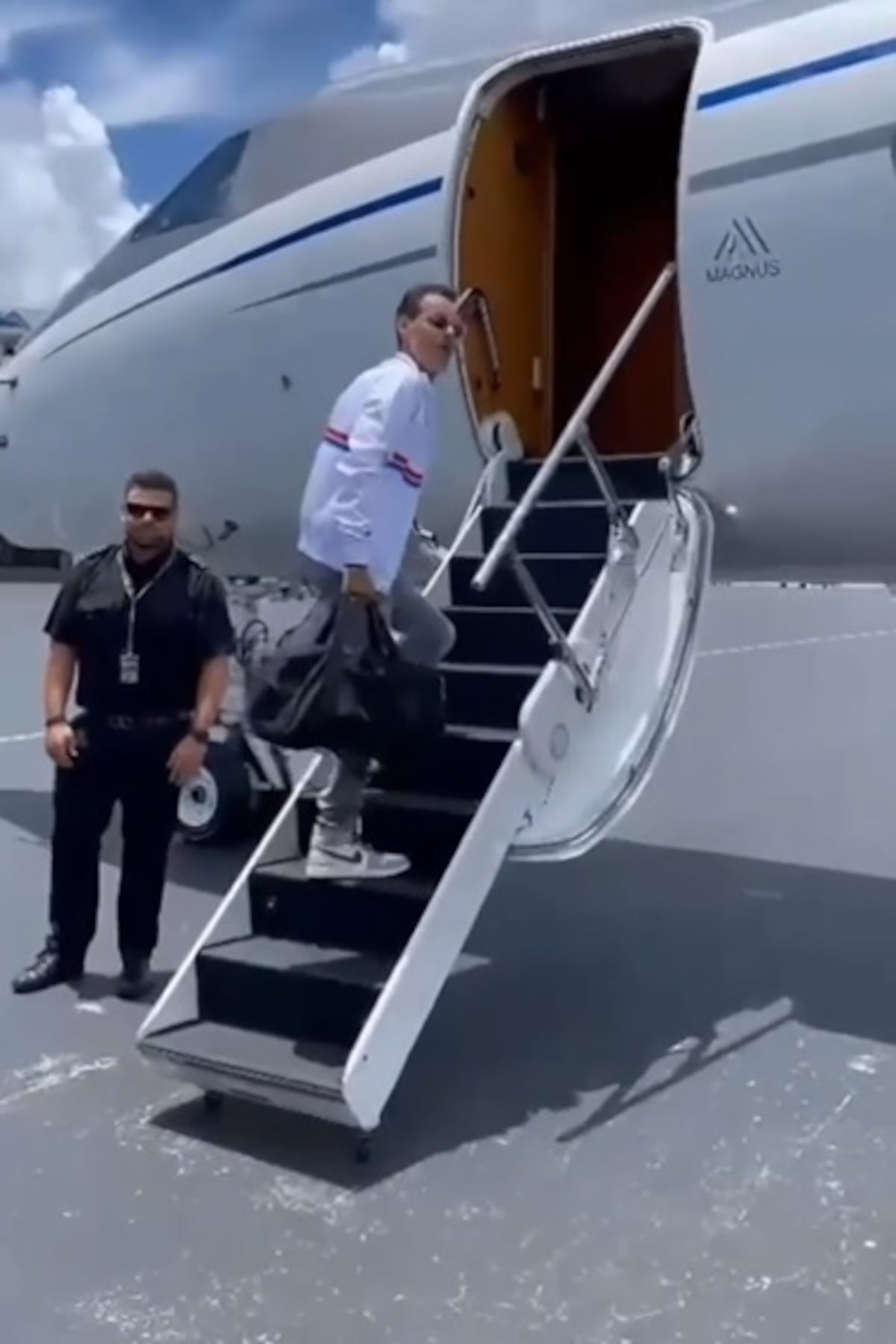 Llegó Marc Anthony a Panamá. Magic Dreams confirma que aterrizó su avión. Video