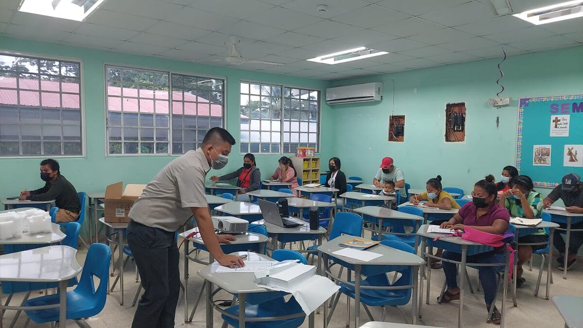 Amplían centros para población joven y adulta que busca reinsertarse a la escuela