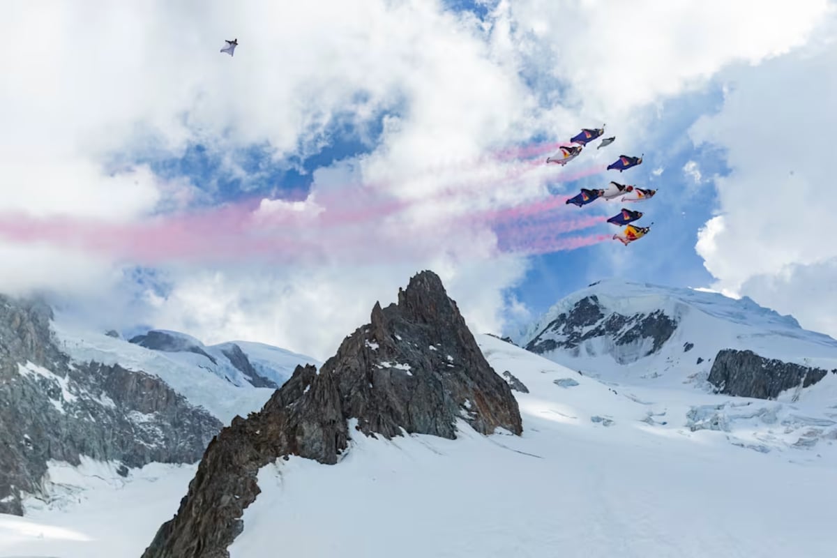 Récord sobre el Mont Blanc con ocho pilotos wingsuit