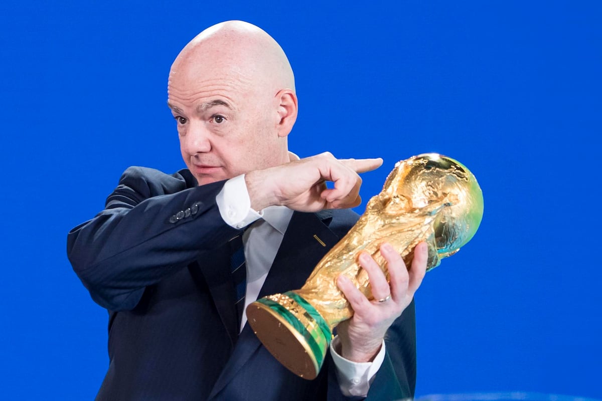 ¡Infantino quiere expulsar a jugadores que tapen la boca en discusiones!