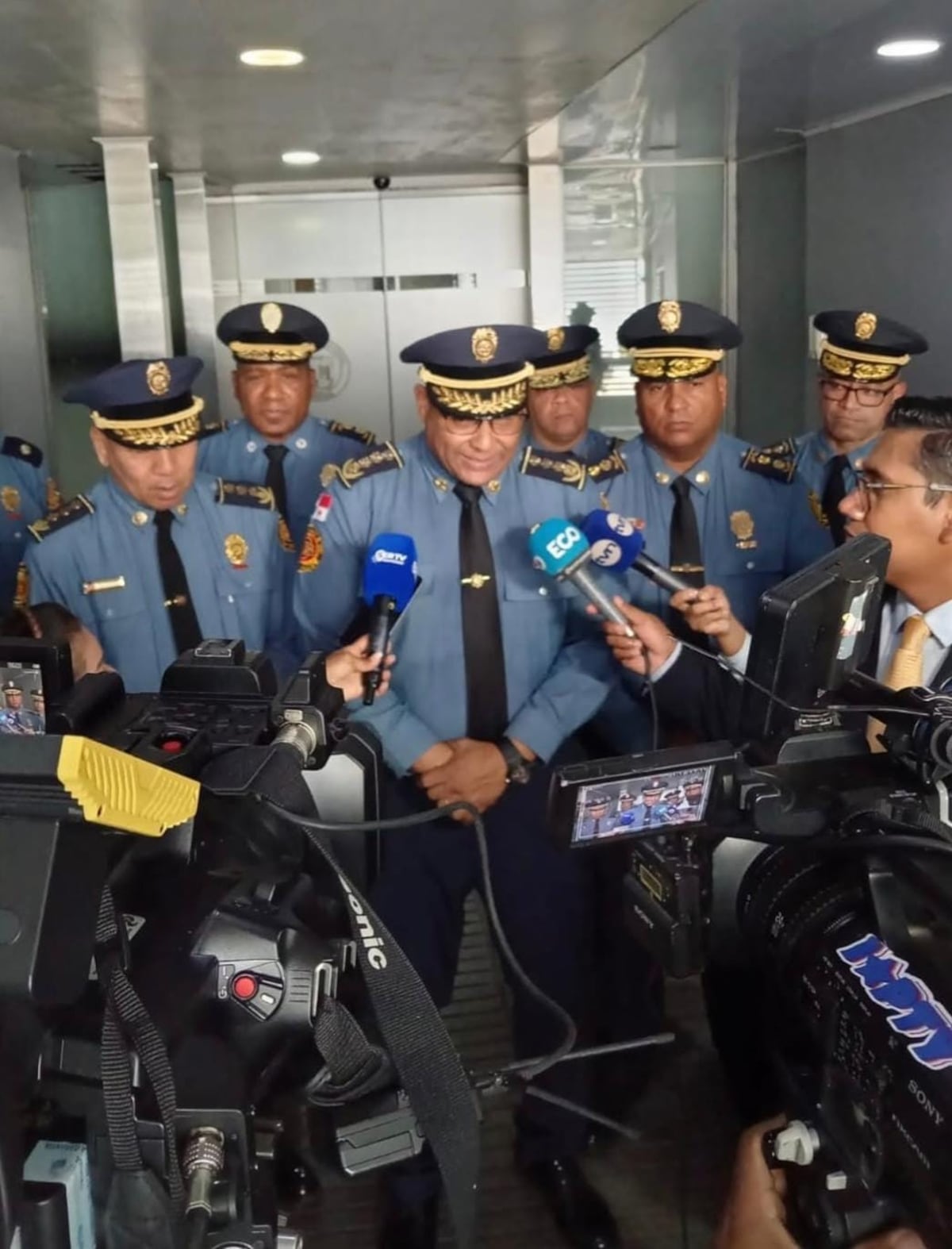 Viene el Chen Chen: Camisas rojas tendrán bono de $200 antes de que termine el año