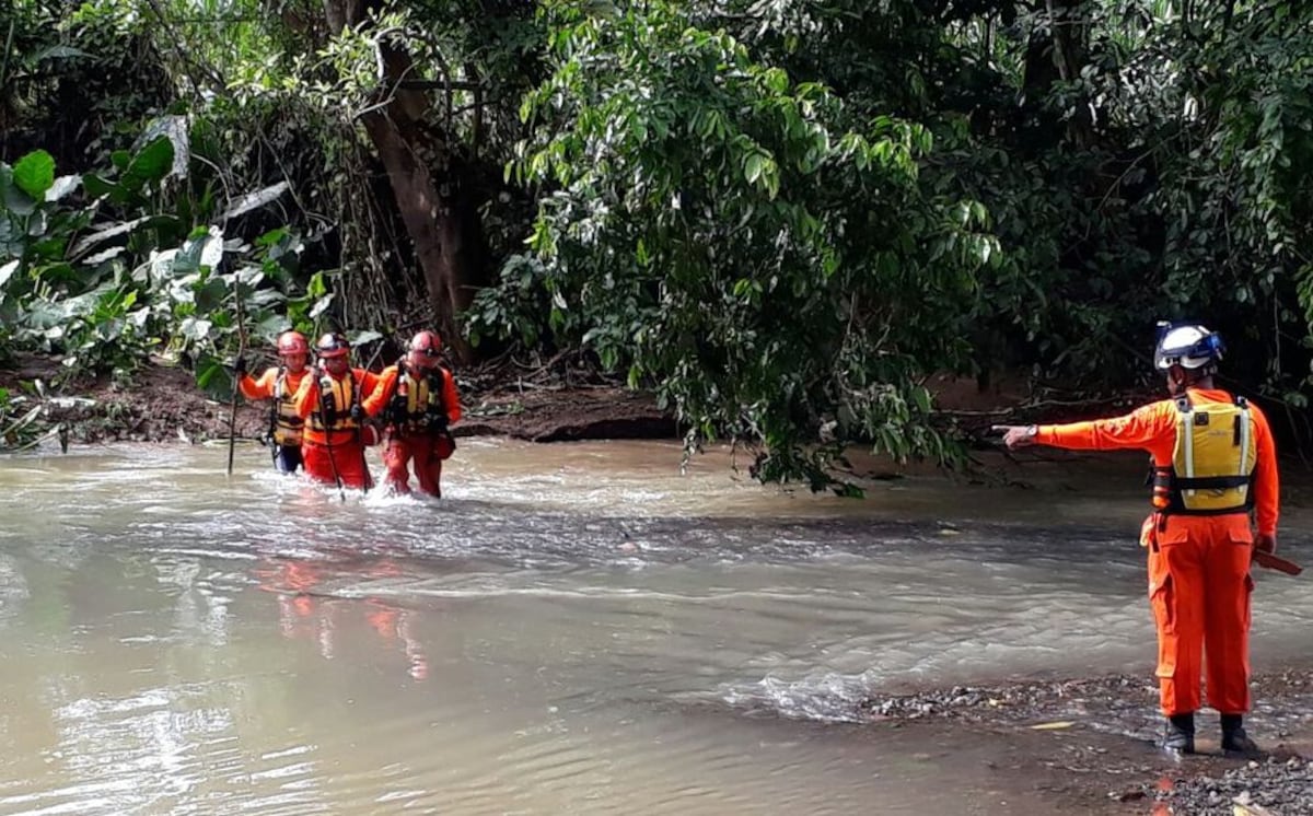 TRAGEDIA EN COLÓN. Abuelito es arrastrado por el agua y no lo encuentran