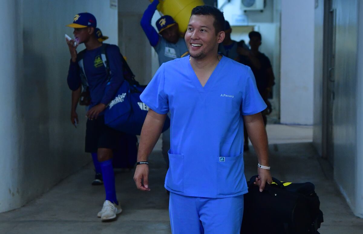 Alejandro Pecero, el doctor que impone la ley en el béisbol