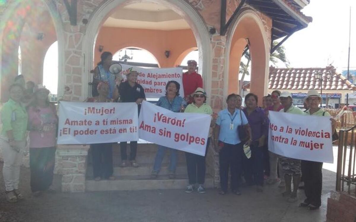 Con marcha conmemoran Día Internacional de la Mujer