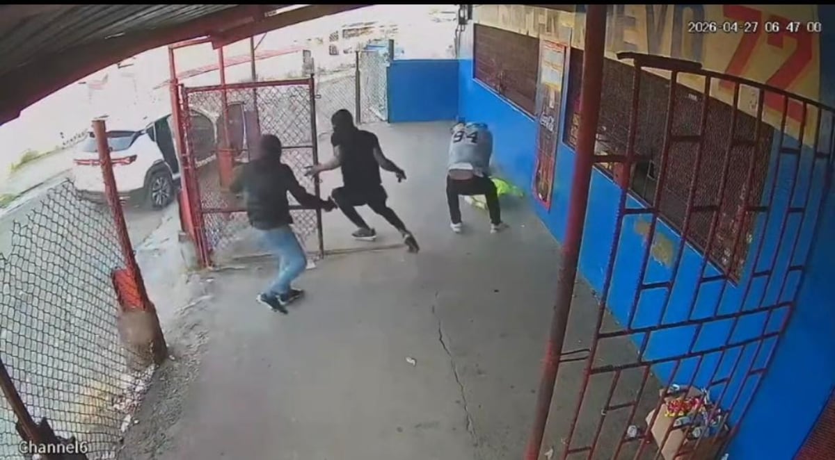 COLÓN | El cazador terminó cazado: sicario muere, otro hombre es asesinado y sus compinches huyen y lo dejan tirado + VIDEOS