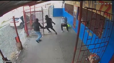 COLÓN | El cazador terminó cazado: sicario muere, otro hombre es asesinado y sus compinches huyen y lo dejan tirado + VIDEOS