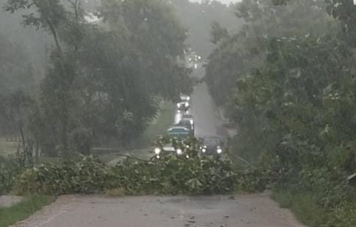 Fuertes lluvias dejan vías obstruidas y viviendas afectadas en Santiago
