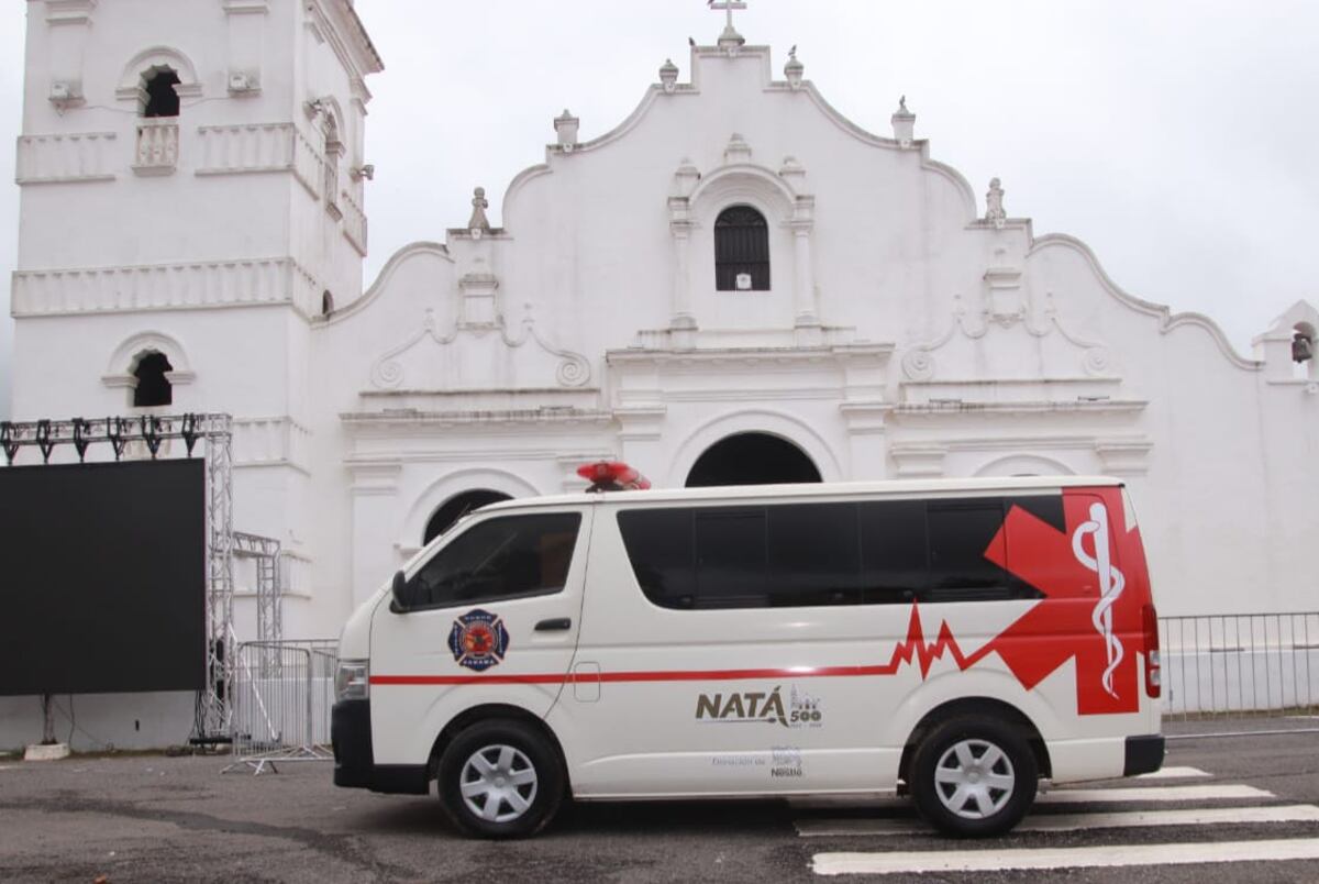 Empresa de alimentos y bebidas dona ambulancia para los Bomberos de Natá en Coclé