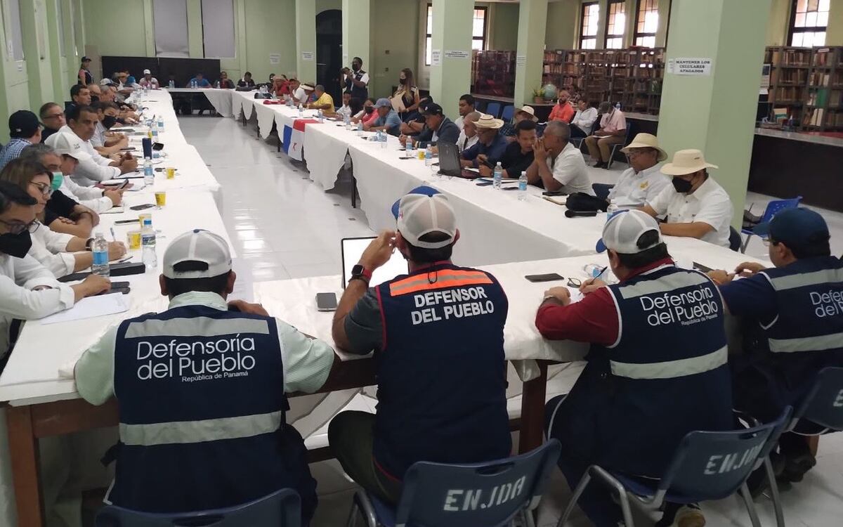 La mesa de diálogo entre gremios y el gobierno se traslada ahora a la tierra  de Victoriano Lorenzo