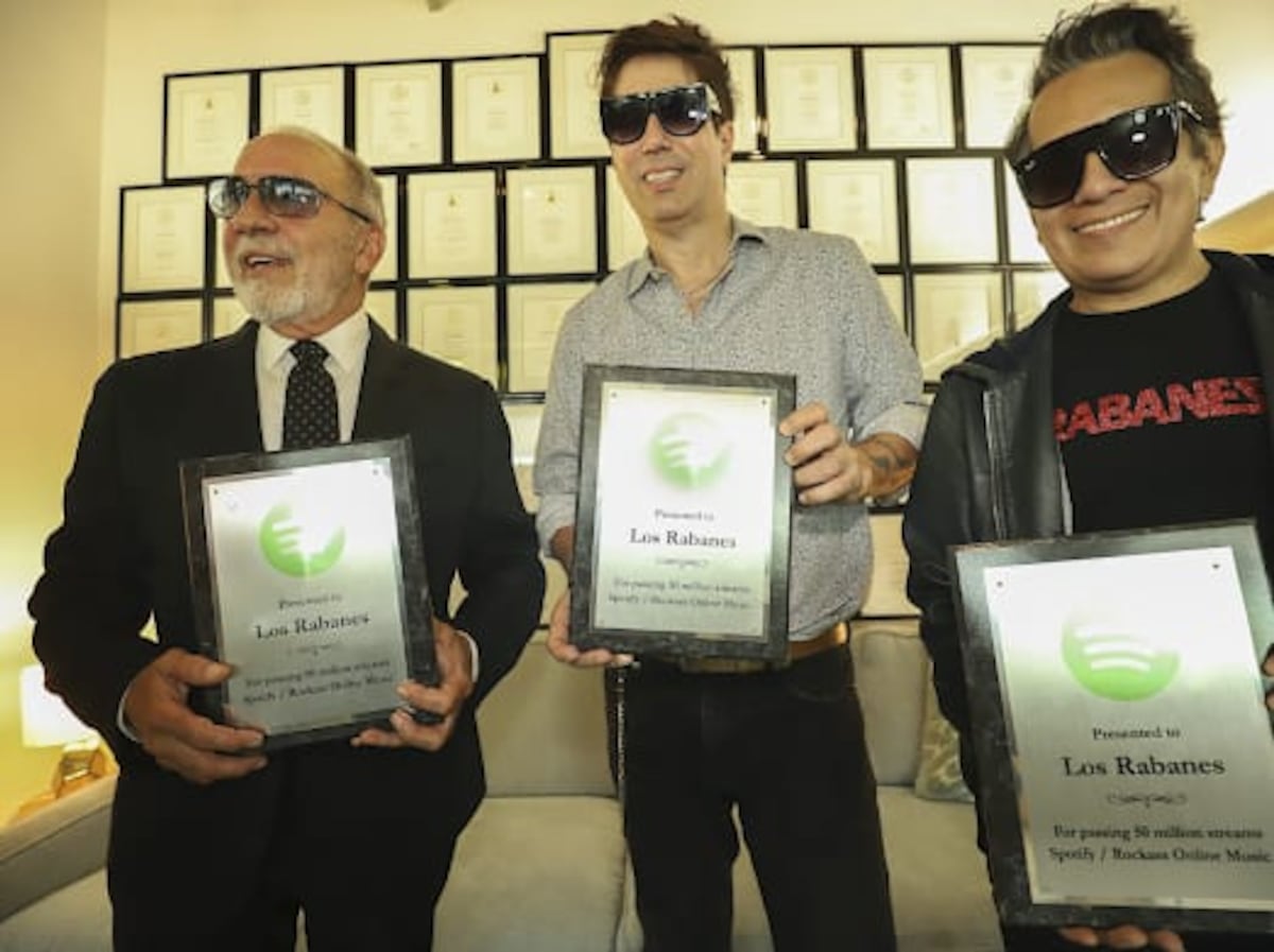 Los Rabanes reciben placa por sus 50 millones de streaming en Spotify 