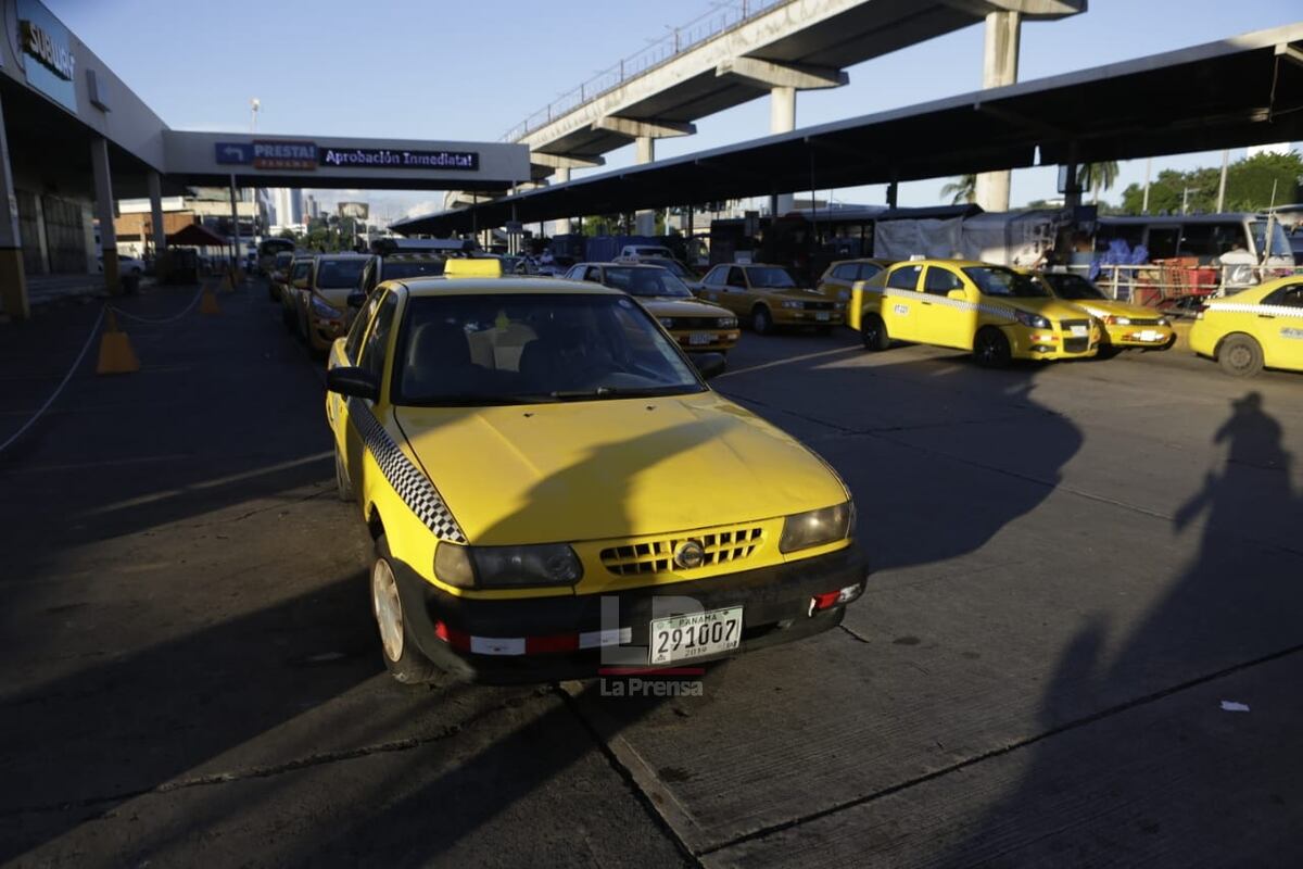 Se suspende la restricción de par y non en las placas para los taxis