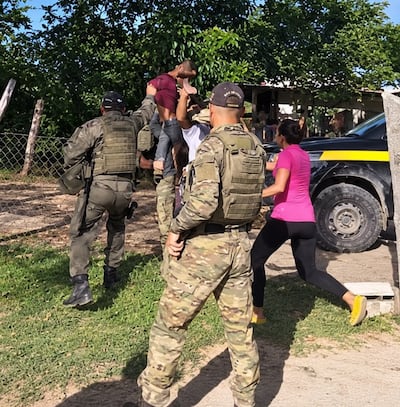 Un agente del SENAFRONT necesitó siete puntos de sutura tras ser herido durante un operativo contra venta ilegal de licor en Chepo