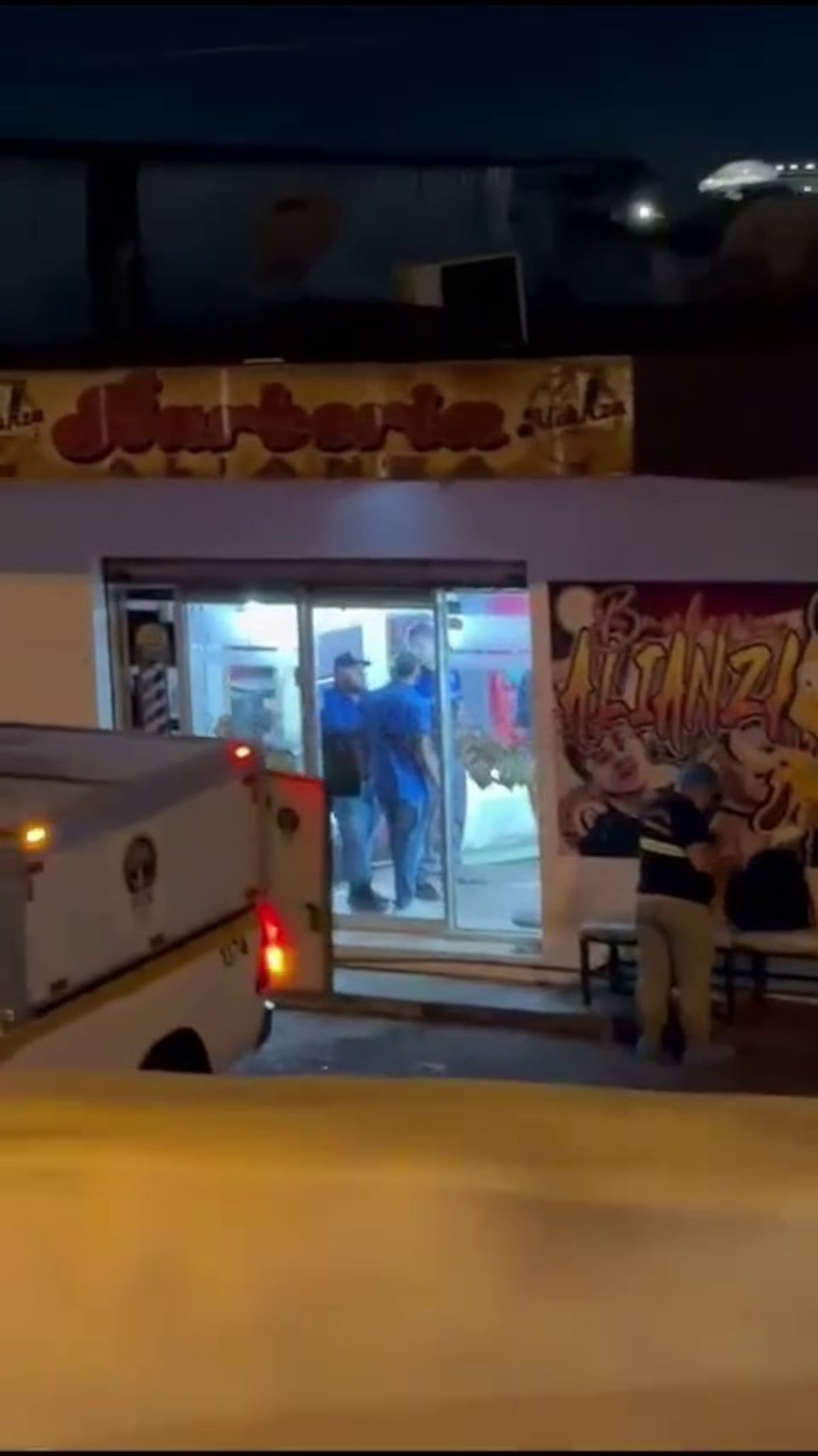 Balacera en barbería de la 24 de Diciembre deja un muerto y dos heridos