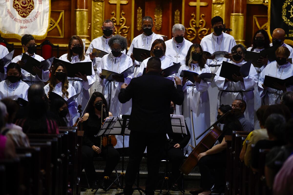 Iglesias del Casco Antiguo de la ciudad viven la Semana Santa