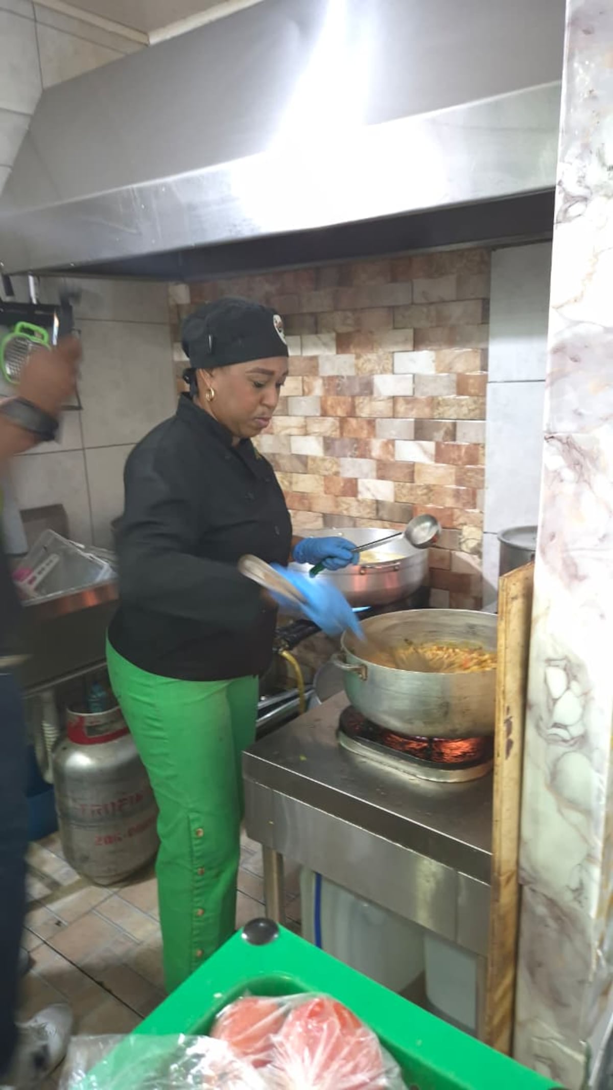 Fonda Vs Fonda, La Gira del Sabor arranca en Colón: primera parada, Antaños Lunch con su sopa que ‘quita años’