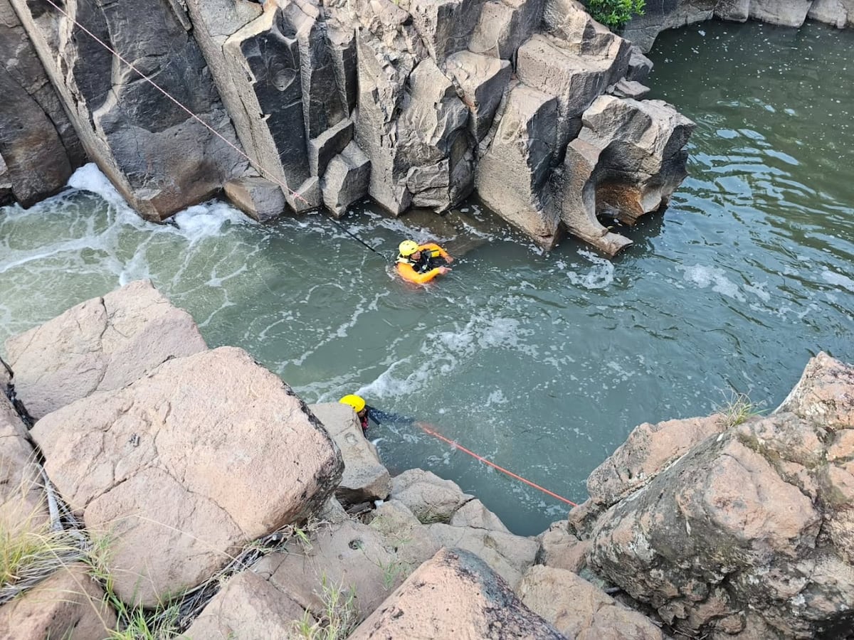 Hallan sin vida a joven de 22 años que habría ingresado al río para rescatar a su perrito