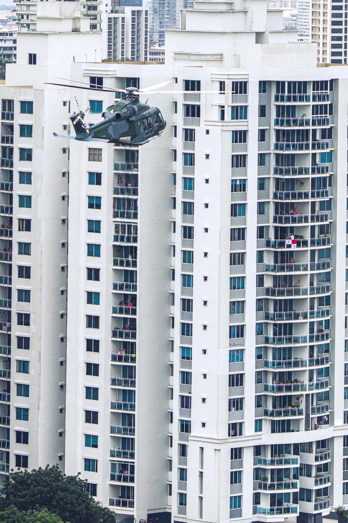 En un helicóptero, desde el cielo, Monseñor Ulloa bendijo a Panamá este Domingo de Ramos